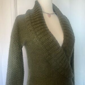 Ann Taylor LOFT Olive Green sweater 🎀